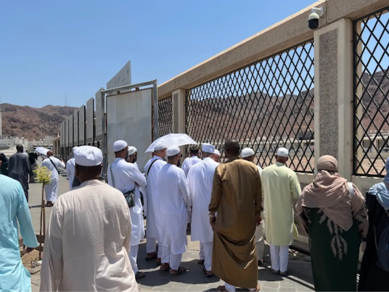 Pilgrims collecting Zamzam water